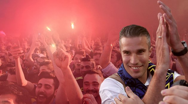 van Persie'ye coşkulu karşılama! | VİDEO