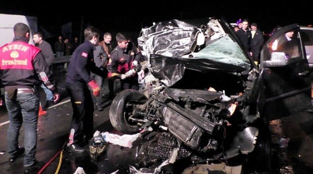 Virajı alamayan otomobil tarlaya uçtu! 1 ölü 4 yaralı