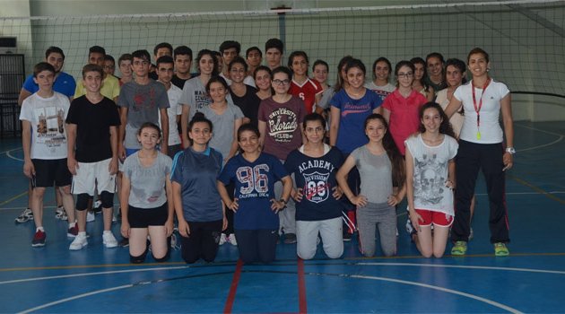 Voleybol İl Spor Merkezine 600 sporcu katılıyor