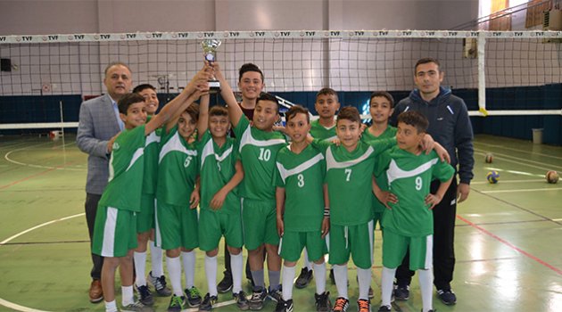 Voleybolda Şehit İdris Güler Ortaokulu şampiyon