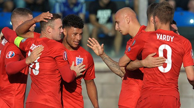 Wayne Rooney tarihe geçti!