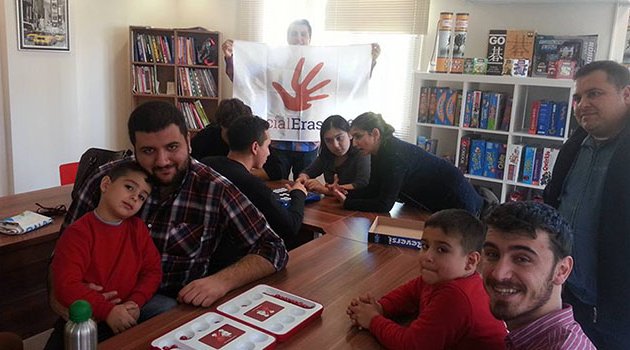 Yabancı öğrenciler ata oyunu Mangala’yı öğrendi