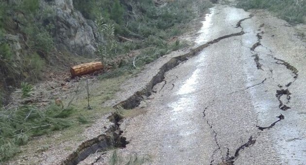 Yağmur yolları bu hale getirdi
