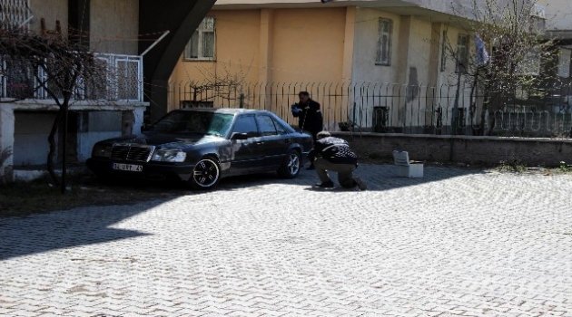 Yakın arkadaşı, otomobille kazara ezmiş