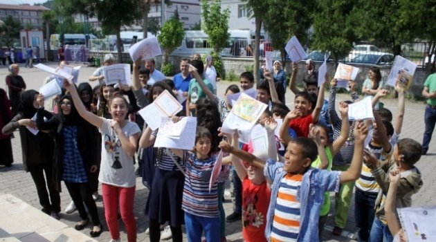 Yaklaşık 18 milyon öğrenci bugün karne aldı