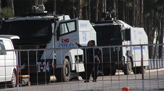 Yangın çıkan cezaevinde TOMA'lar bekliyor