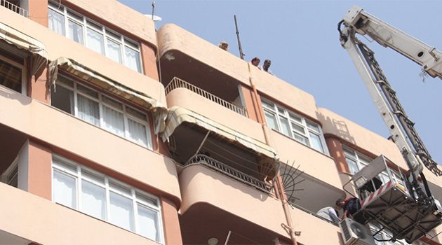 Yangında apartman sakinleri mahsur kaldı