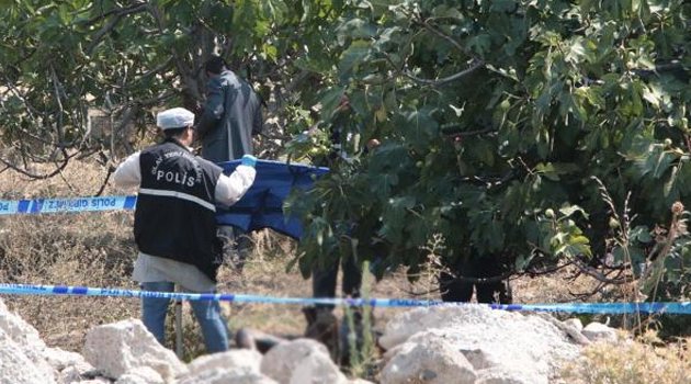 Yangını söndüren itfaiye yanmış erkek cesedi buldu