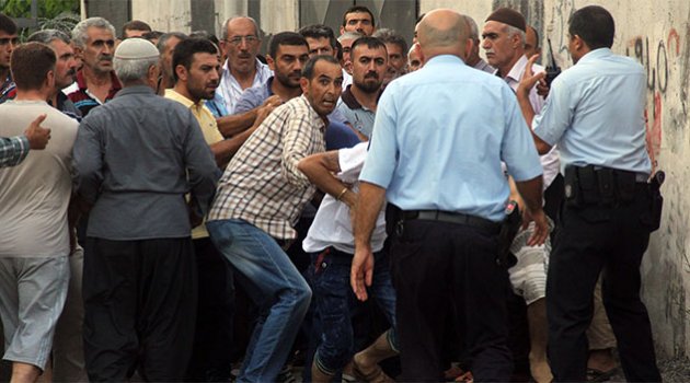 Yankesicileri linçten polis kurtardı