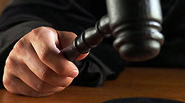 Yasa dışı dinleme davasında avukatlar salonu terk etti