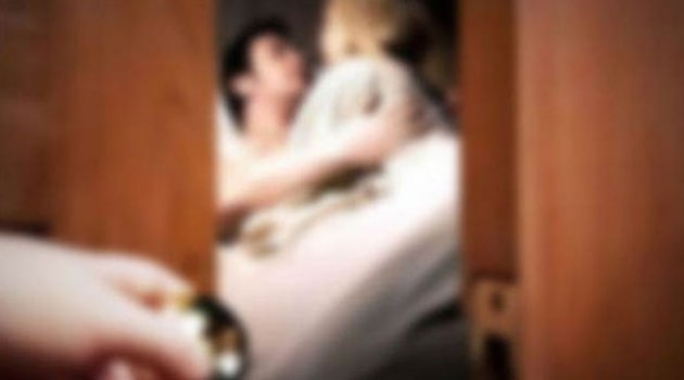 Yasak aşk yaşadığı iş adamını şantaj ile evliliğe zorladı