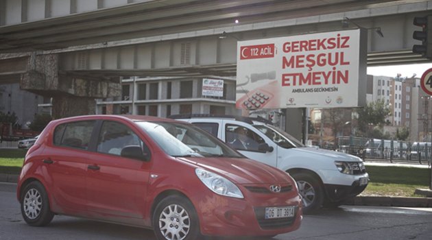 “Yaşama Yol Ver” afişleri Adana’da