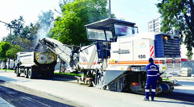 Yaşar Doğu Caddesi 6 bin ton asfaltla yenileniyor