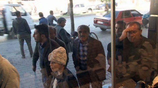 Yaşlı Adamın Ölümünü İzlemek İçin Birbirleriyle Yarıştılar