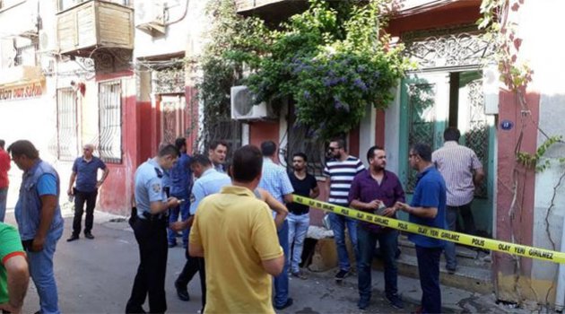 Yaşlı çift bıçaklanarak öldürüldü