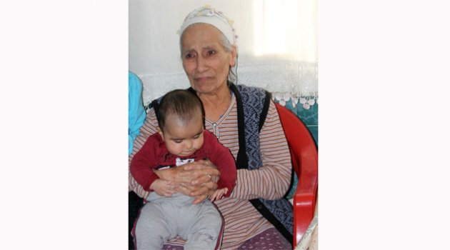 Yaşlı kadın 5 bin 60 lirayı balkondan çöpe attı