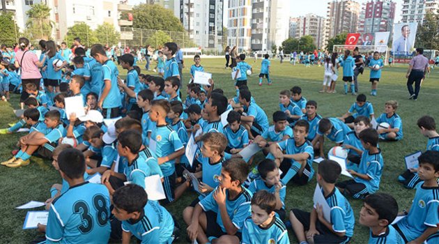 Yaz Futbol Okulları’nda Sertifika Heyecanı