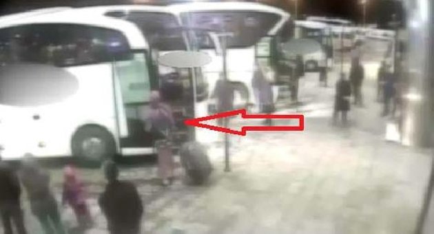 Yengesinin altınlarını çaldı,kadın kıyafeti ile otogarda yakalandı