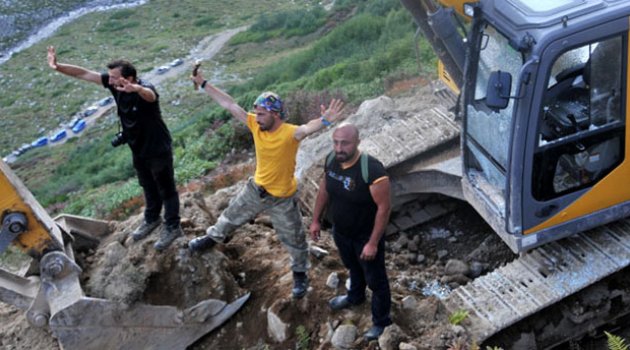 'Yeşil Yol'da çalışan iş makinesine ateş açıldı! 1 yaralı