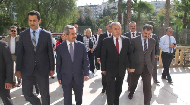 Yetim yüreklere devletin şefkat eli dokundu
