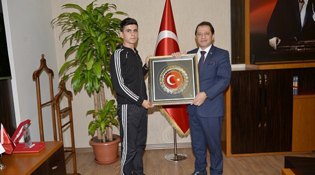 Yıldız'dan genç kızı kurtaran Ali'ye teşekkür