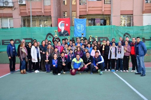 Yıldızlar ve Gençler Tenis İl Birinciliği Kış Kupası Sona Erdi
