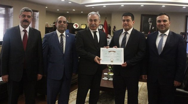 Yılın doktorları belgelerini aldı