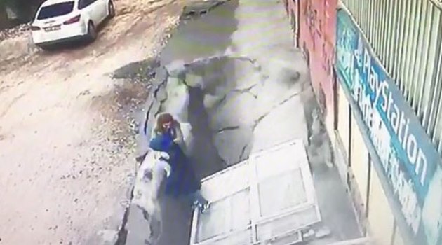Yol çöktü! Doktor ve hemşire enkaz altında kaldı