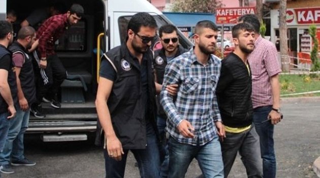 Yol kesip haraç alan PKK’lılar yakalandı