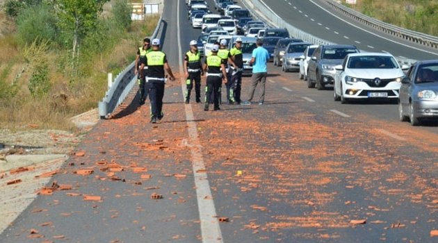 Yol meselesi yüzünden 3 kişiyi bıçakladı