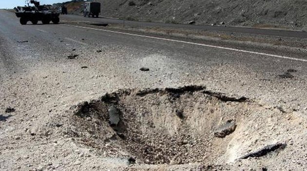 Yola döşenen patlayıcı imha edildi
