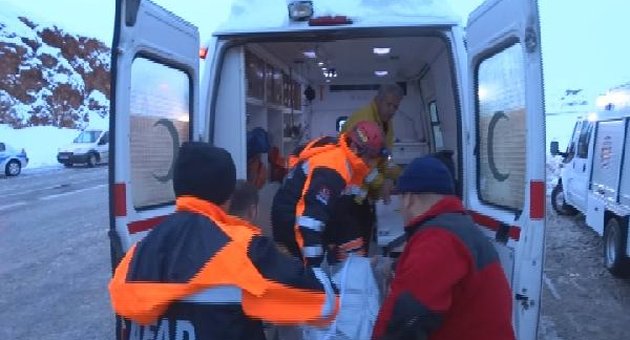 Yolcu otobüsü devrildi: 1 ölü, 15 yaralı