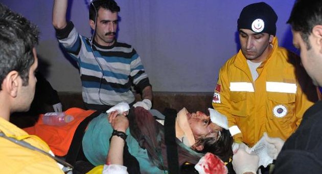 Yolcu otobüsü devrildi: 51 yaralı