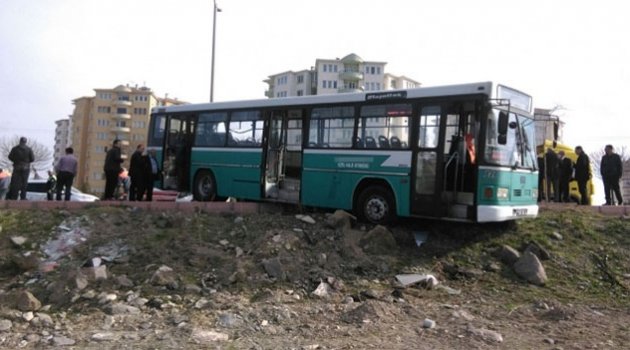 Yolcu otobüsü ile halk otobüsü çarpıştı: 1 ölü, 5 yaralı