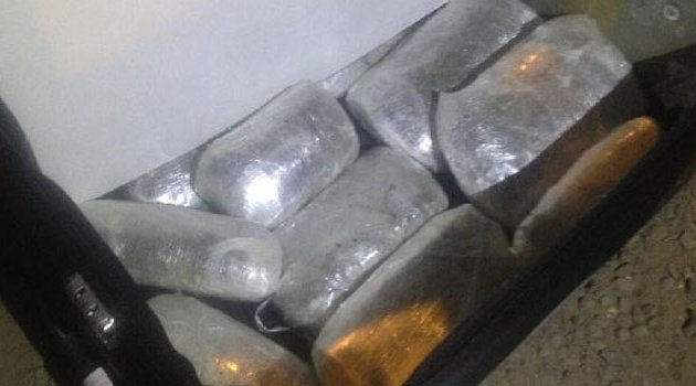 Yolcu otobüsündeki valizde 6 kilo esrar ele geçti