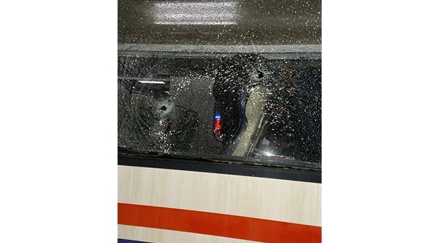 Yolcu treni kurşunlandı