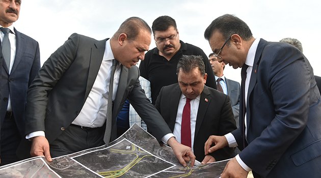 Yolu olmayan köyler yola kavuşuyor