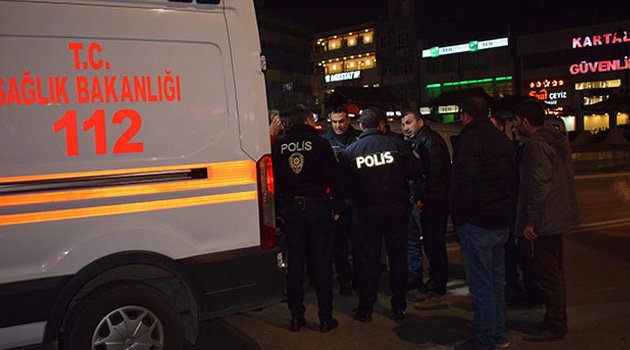 ​  Yolun karşısına geçmek isterken otomobil çarptı