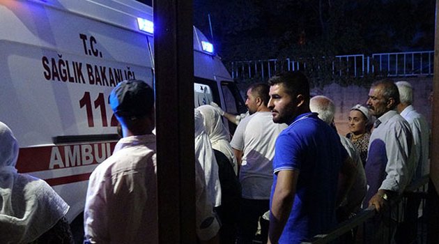 Yolunu kesenlere ateş açtı! Yaralılar var