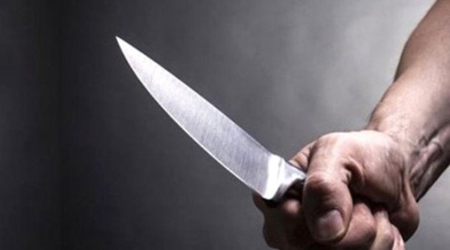 Yüksek sesle konuşan arkadaşını bıçakladı