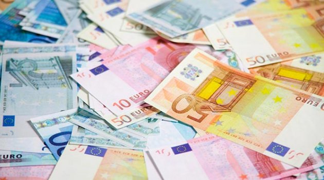 Yunanistan’da bankalardan 2 milyar Euro çekildi