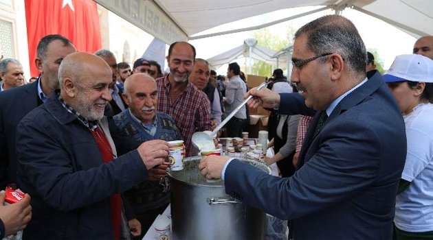 Yüreğir Belediyesi Kırık Buğday Çorbası Dağıttı