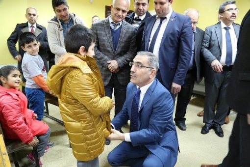 Yüreğir Belediyesi’nden 3 Bin Öğrenciye Kışlık Mont