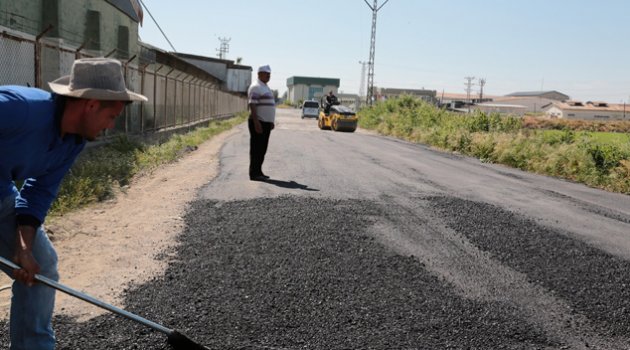 Yüreğir’de 5 ayrı ekip yol çalışması yapıyor