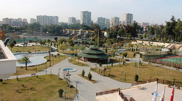 Yüreğir’de parklar yenileniyor, yeni parklar yapılıyor