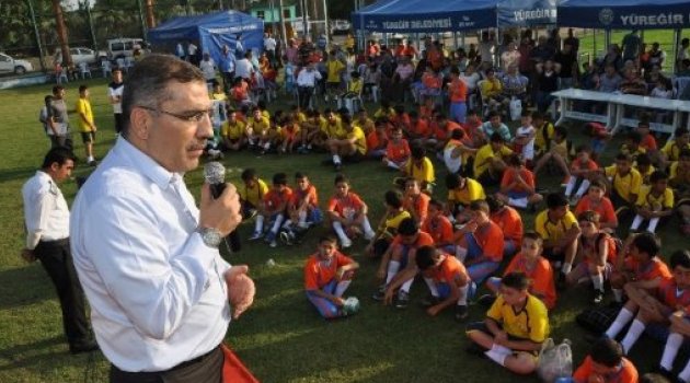 Yüreğir’de yaz futbol okulu başladı