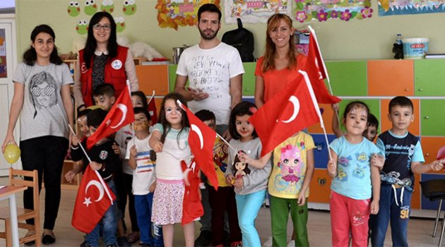 Yüreğir Gençlik Merkezi gönüllü gençleri minikler ile bir araya geldi