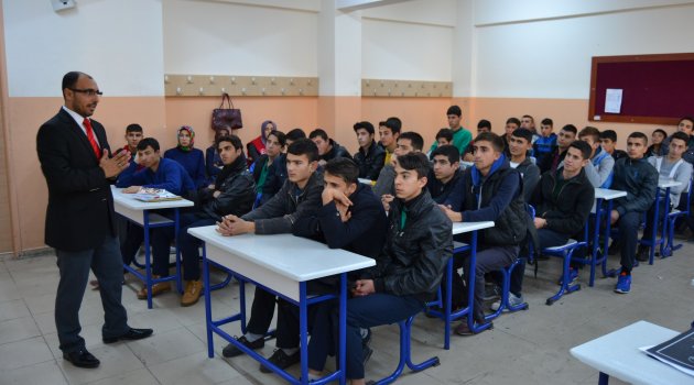 Yüreğir Gençlik Merkezi tarafından Kur’an-ı Kerim ve Meali Semineri