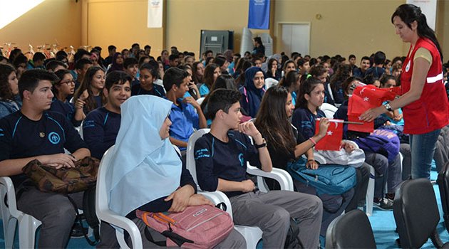 Yüreğir Gençlik Merkezi tarafından öğrencilere "Vatan ve Bayrak Sevgisi" etkinliği