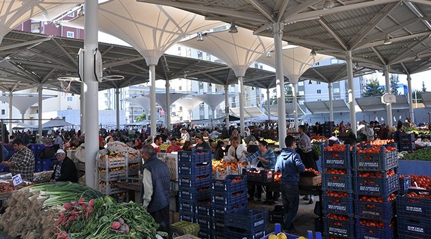 Yüreğir’in ilk kapalı semt pazarı açıldı